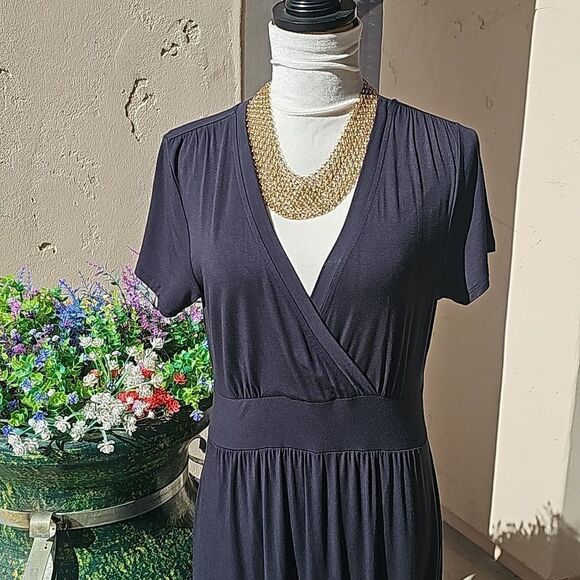 L.L. Bean short sleeve v neck soft dark navy dress size medium - Picture 1 of 11